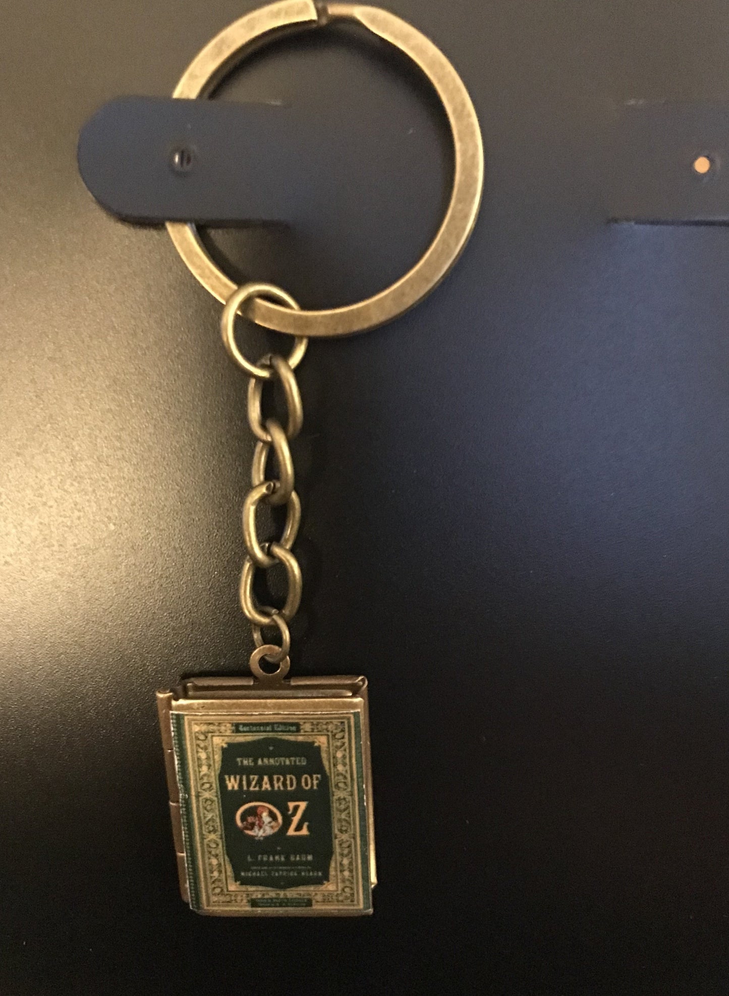 Book Locket "Wizard of Oz" Keychain Bronze