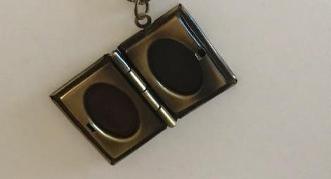 Book Locket "Wizard of Oz" Keychain Bronze