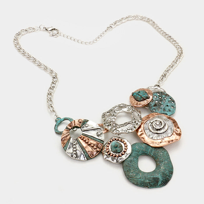 Tri-tone abstract hammered metal hoop link necklace