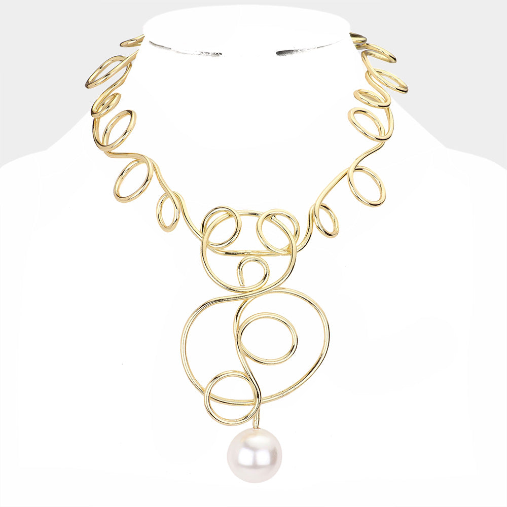 Pearl Accented Twisted Metal Necklace Gold