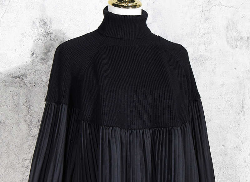 Pleated Swing Split Knit Turtleneck Collar Sweater Black