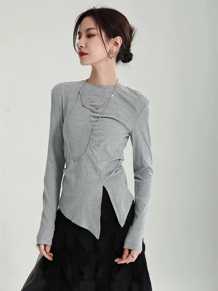 V-Hem Long Sleeve Tee with Seam Décor in Gray