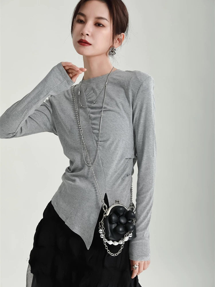 V-Hem Long Sleeve Tee with Seam Décor in Gray
