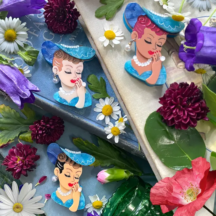 "Vine and Dandy" in Fawn - Lady Head Vase Brooch-Novelty Pin