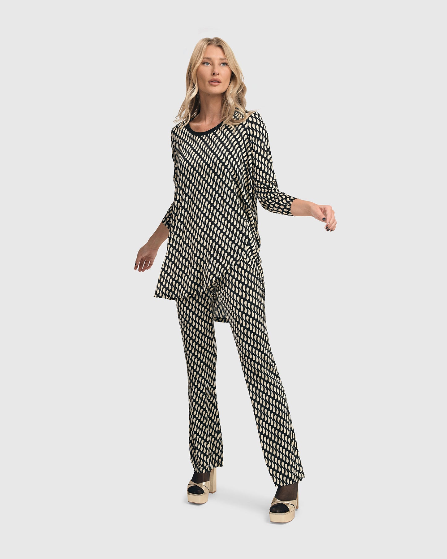 Droplet Bootleg Flare Pants by Alembika