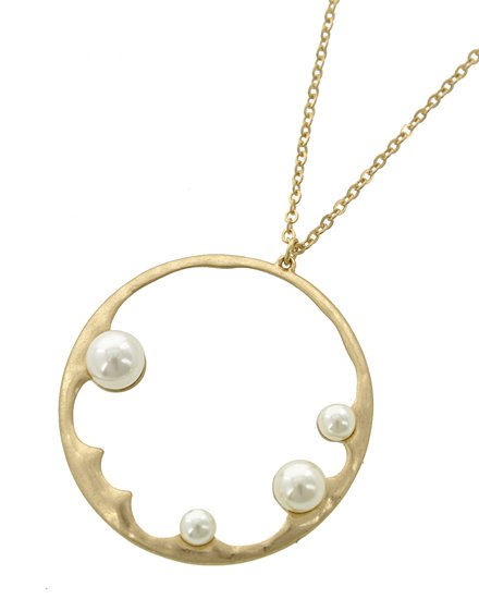 White Synthetic Pearl Open Round Pendant Short Necklace Matte Gold