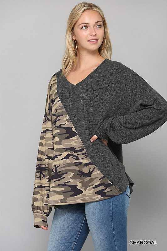 Two Tone Knit and Camo Print V-Neck Top by Vanilla